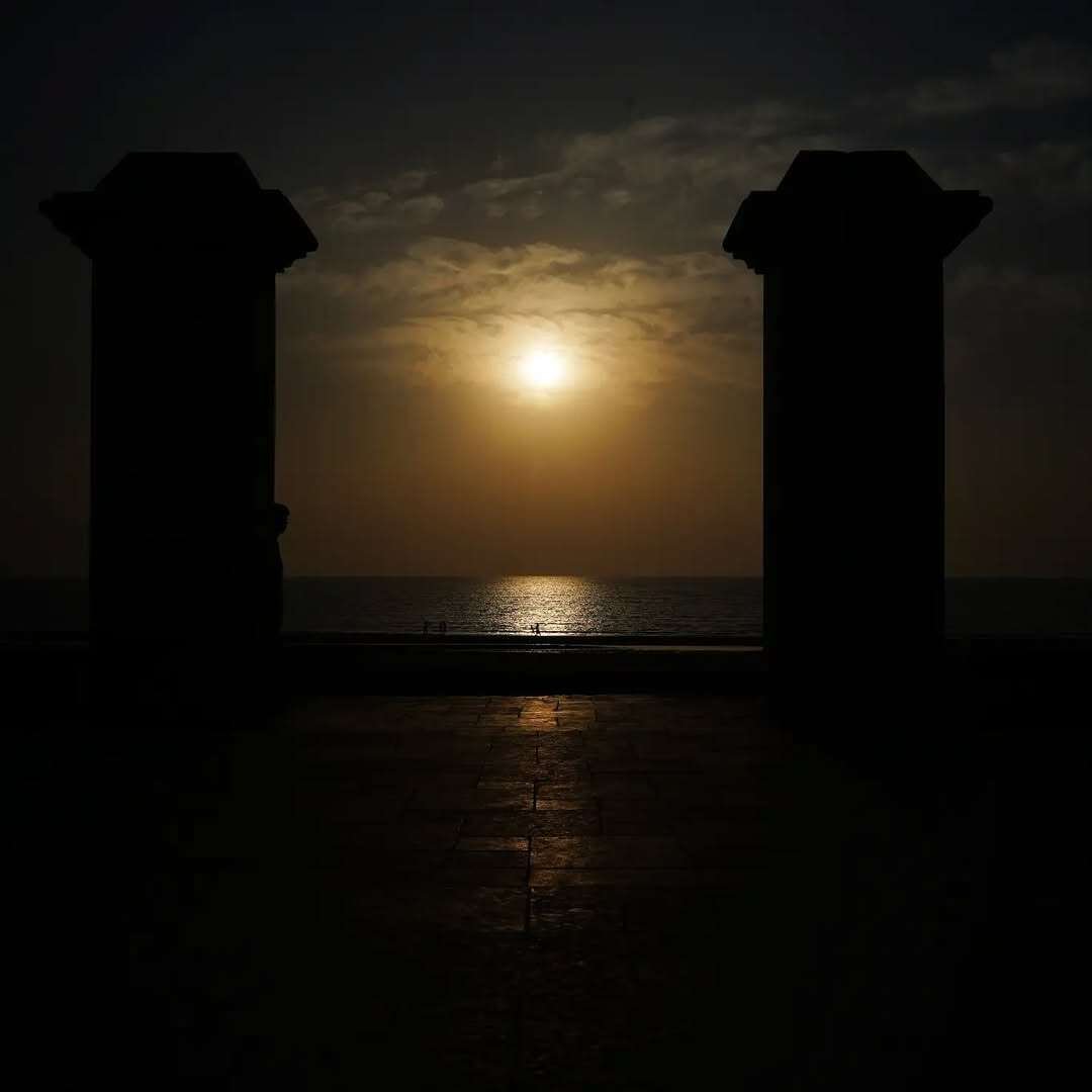 Conquering the horizon, one sunset at a time. Daman Beach vibes for the rugged souls.......#sunset #nature #photography #sky #travel #photooftheday #landscape #love #sunsetphotography #naturephotography #ig #beac (1)