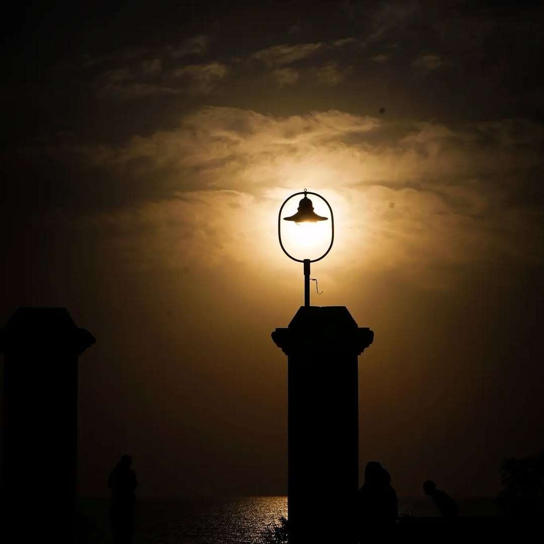 Conquering the horizon, one sunset at a time. Daman Beach vibes for the rugged souls.......#sunset #nature #photography #sky #travel #photooftheday #landscape #love #sunsetphotography #naturephotography #ig #beach #s